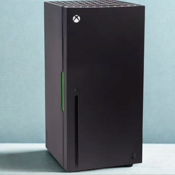 mini frigo xbox sur fond gris clair